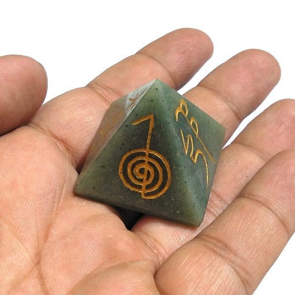Healing Crystals - Green Aventurine Reiki Pyramid